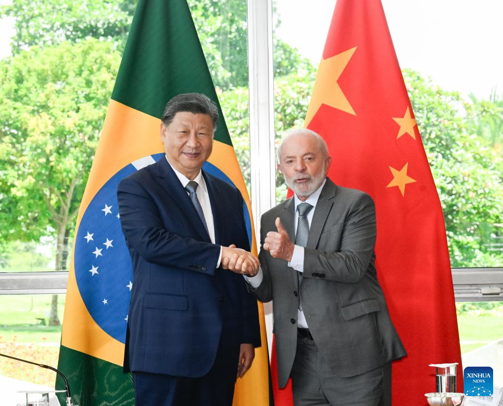 China e Brasil decidem elevar laços na reunião entre Xi e Lula