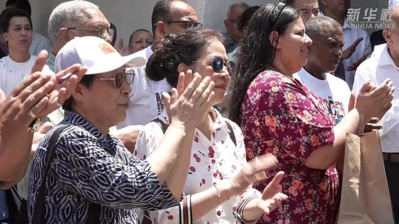 Comunidade chinesa realiza evento solidário para doação de mantimentos no bairro de Perus, em São Paulo