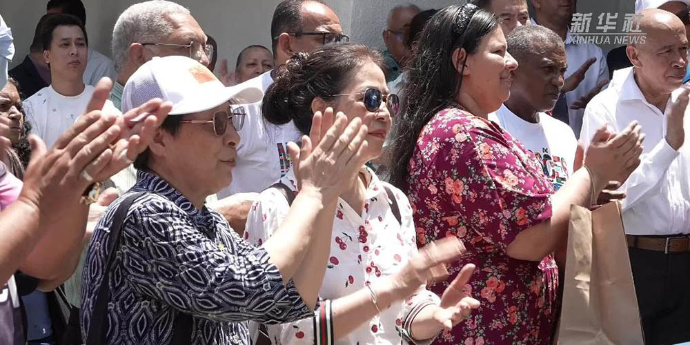 Comunidade chinesa realiza evento solidário para doação de mantimentos no bairro de Perus, em São Paulo