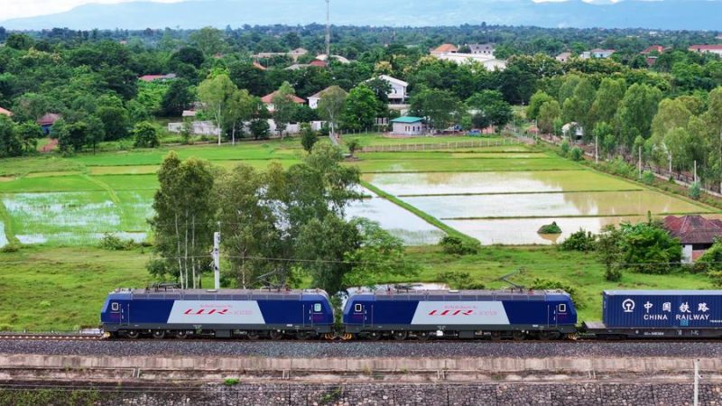 Ferrovia China-Laos impulsiona crescimento do comércio regional e do turismo