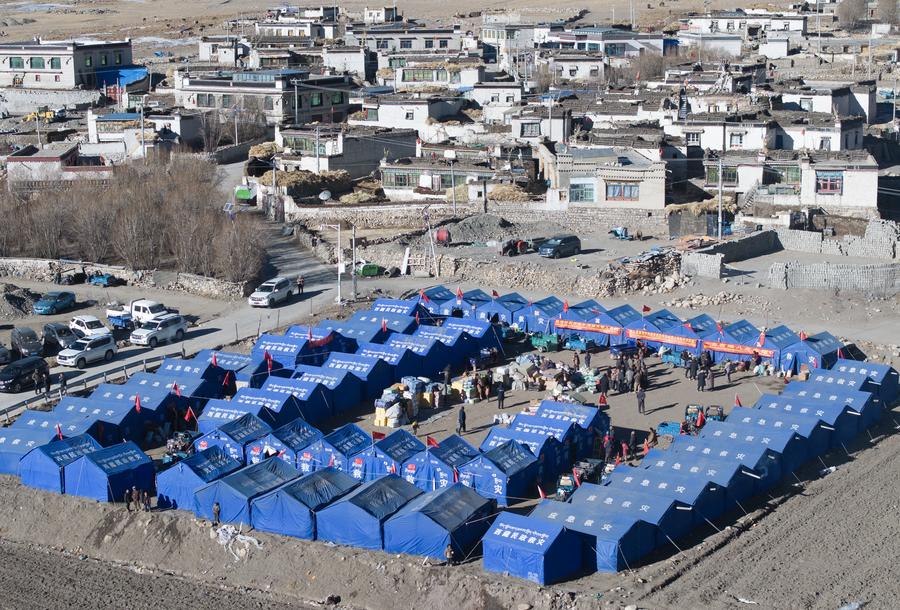 Serviço memorial é realizado para vítimas do forte terremoto de Xizang