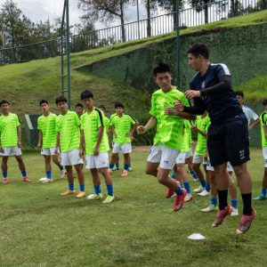  Jovens chineses embarcam em viagem para desbravar futebol brasileiro