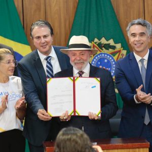 Brasil lança programa de incentivo para professores irem dar aulas nas regiões mais remotas do país