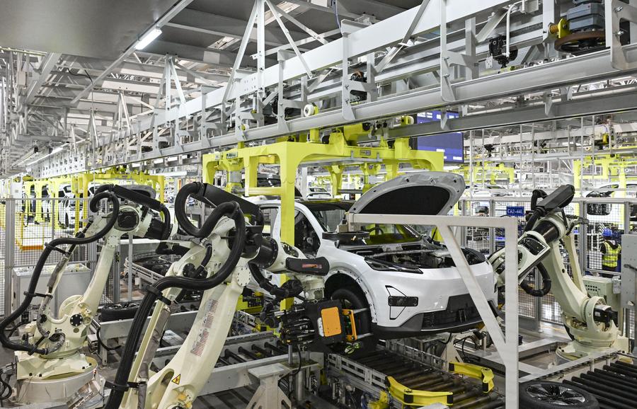 Produção e vendas de automóveis da China registram aumento em janeiro