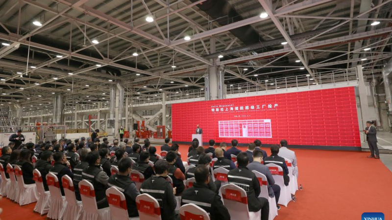 Megafábrica de baterias da Tesla em Shanghai inicia a produção