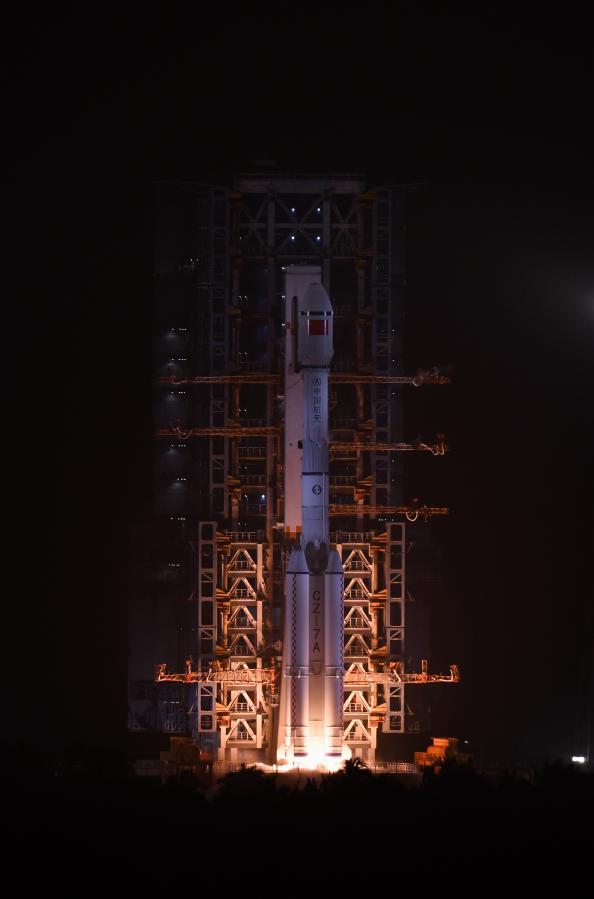 China lança foguete transportador de médio porte Longa Marcha-7A
