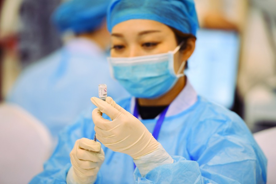 Aplicadas mais de 136 milhões de doses de vacinas contra COVID-19 em toda a China