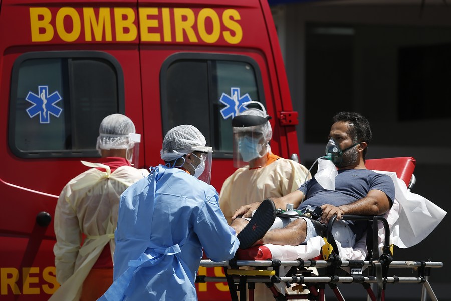 Brasil supera 4 mil mortes diárias por COVID-19