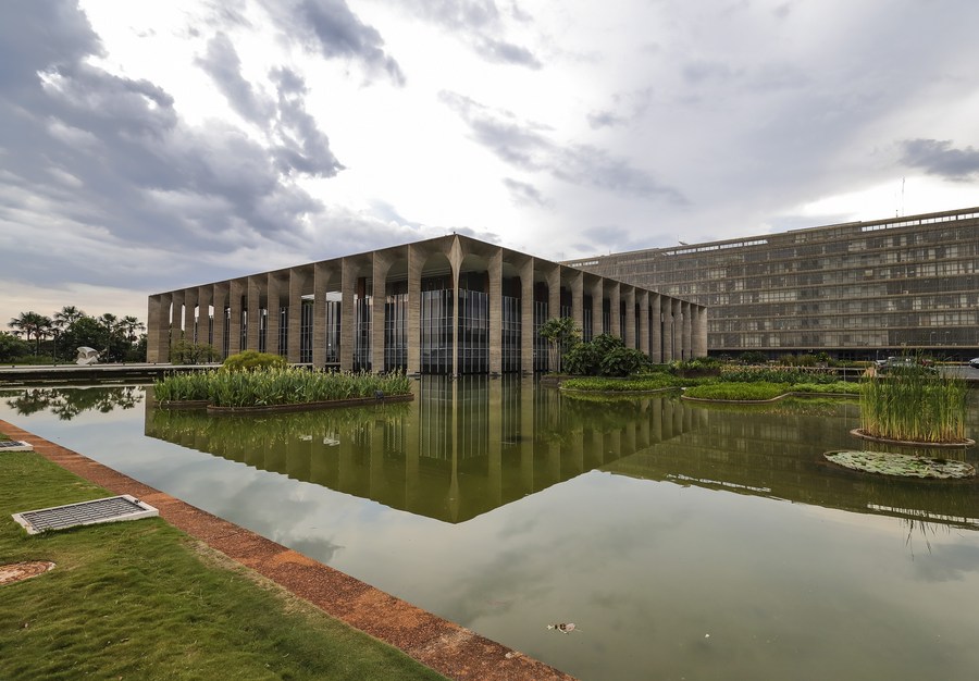 China quer trabalhar com o Brasil para promover parceria estratégica abrangente, diz chanceler chinês