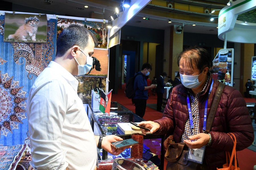 Xi enfatiza transformação de frutos da inovação científica e tecnológica em benefícios para todos