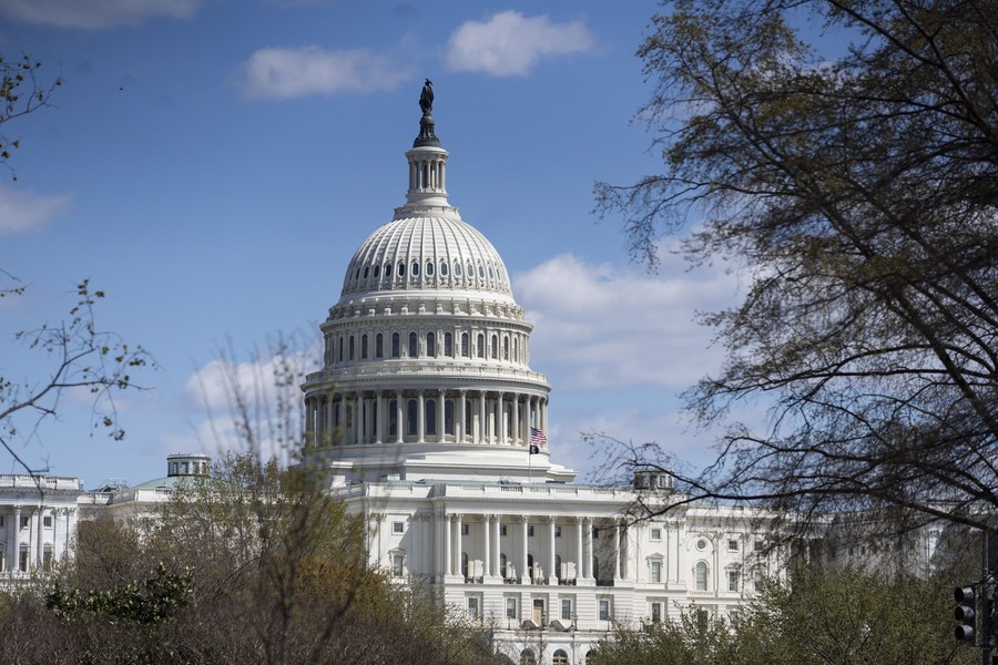 Máxima legislatura da China se opõe à lei de concorrência estratégica