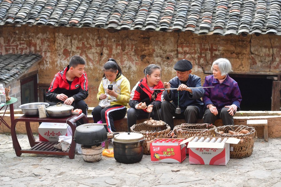 Chineses com 60 anos ou mais representam 18,7% da população total, segundo dados do último censo