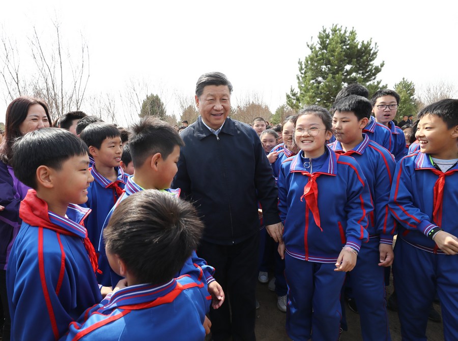 Xi estende saudações festivas às crianças de toda a China