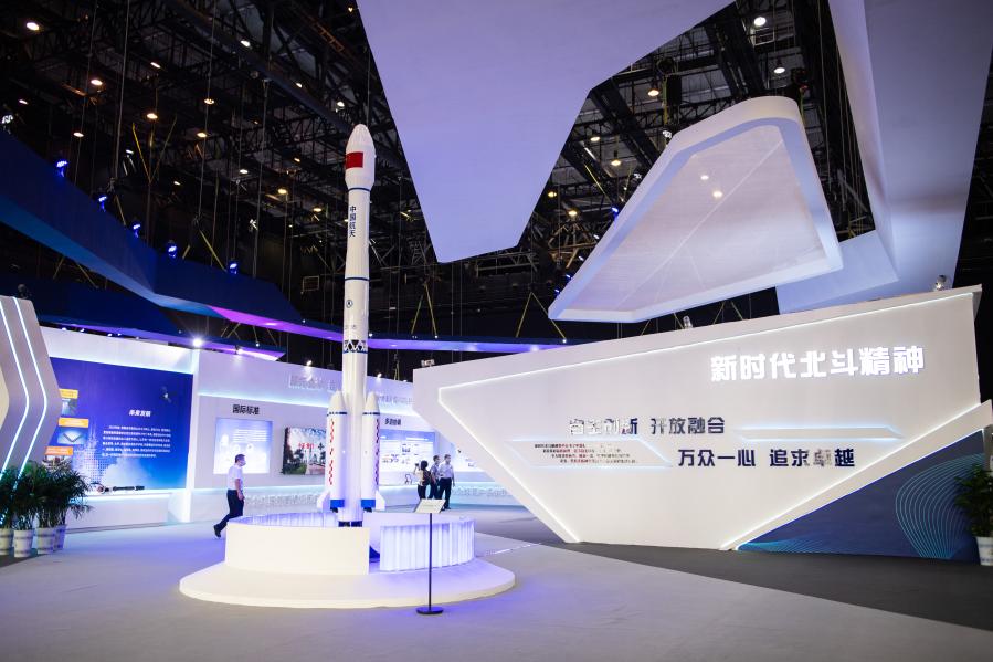 Serviço aprimorado de mensagens curtas por BeiDou é exibido na cúpula internacional