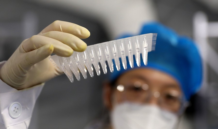 Dois medicamentos chineses anti-COVID-19 entram em fase de teste humano