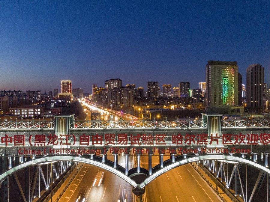 Desenvolvimento de alta qualidade e abertura da China beneficiam o mundo, diz chanceler chinês