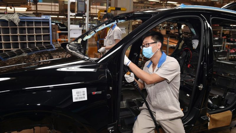 Vendas de automóveis de passageiros na China aumentam 4,2% em fevereiro