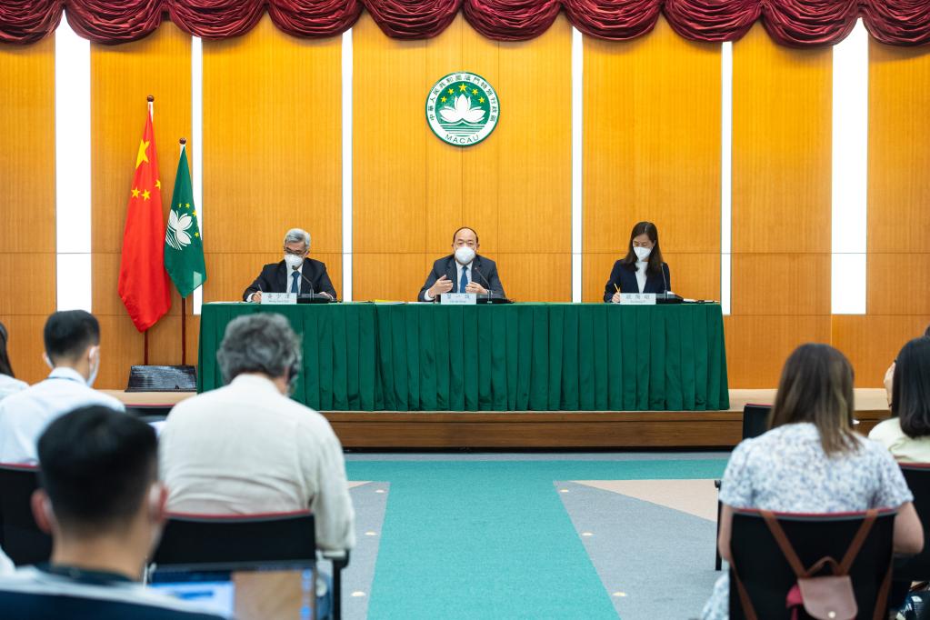 Casos de COVID-19 em Macau continuam a aumentar, locais de entretenimento são fechados