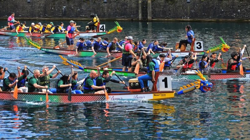 Cidade britânica de Manchester recebe tradicional Festival Chinês do Barco do Dragão