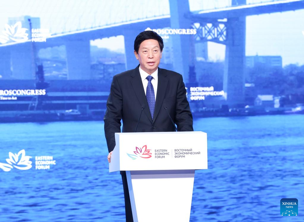 Chefe do Legislativo chinês diz que China defende mundo multipolar e cooperação no Extremo Oriente