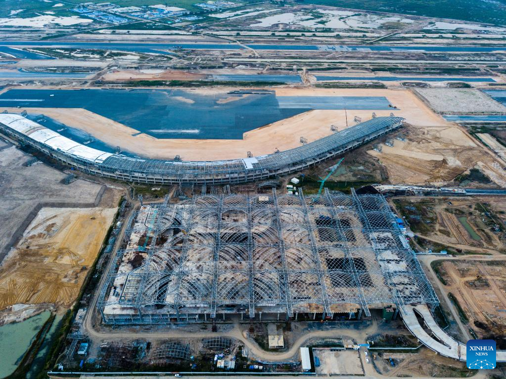 Projeto de aeroporto construído pela China no Camboja ajuda a aprimorar habilidades dos talentos locais