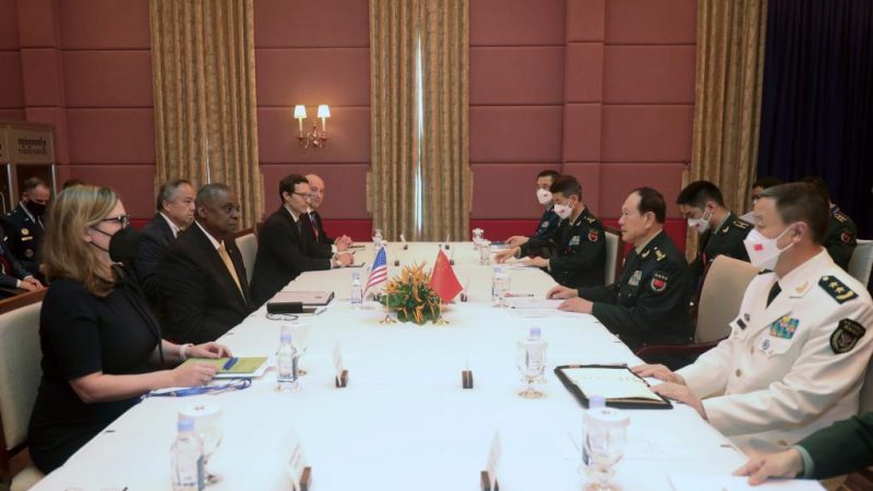 Ministros de Defesa da China e EUA conversam no Camboja sobre laços