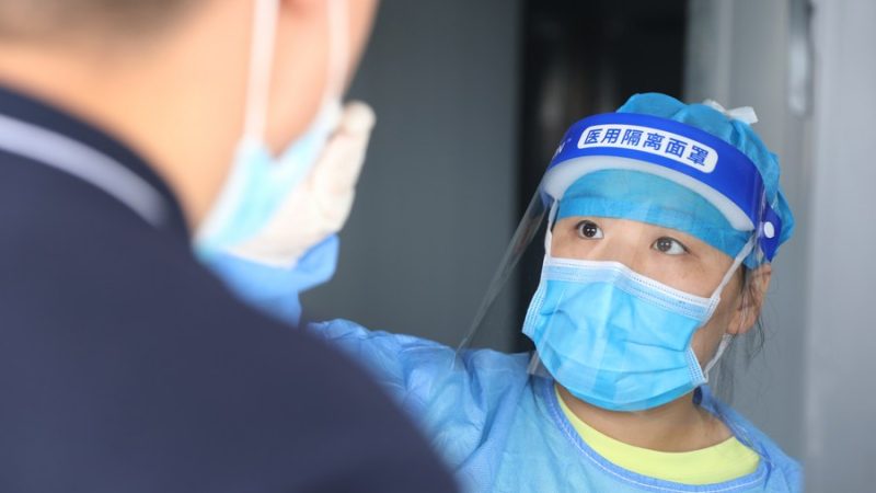 Parte continental da China relata 4.080 novos casos confirmados locais de COVID-19