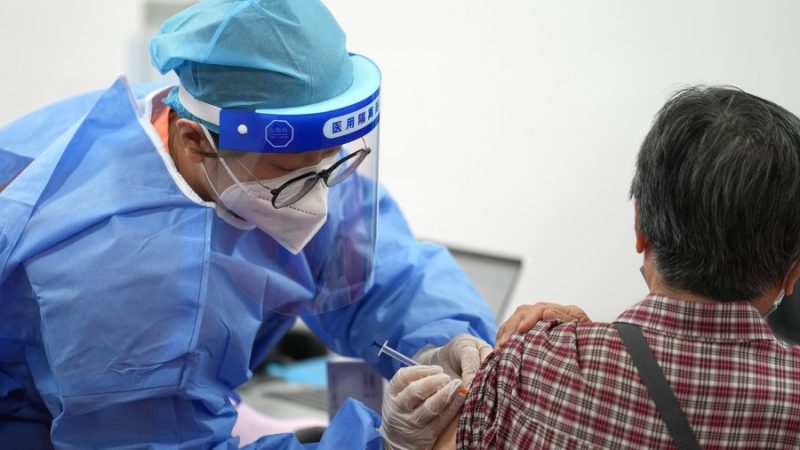 China intensifica resposta à COVID-19 para grupos e locais críticos