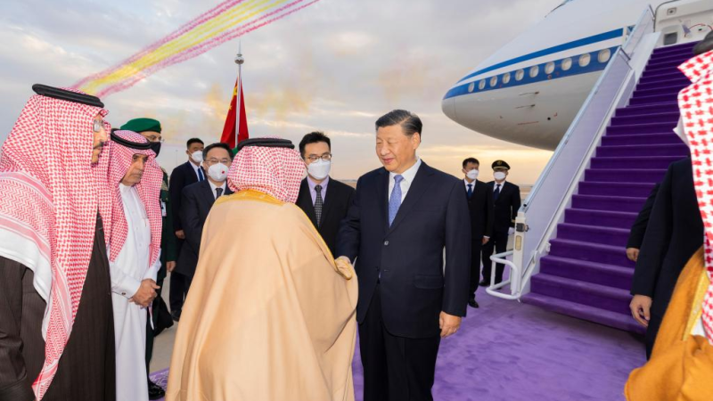 Xi chega a Riad para Cúpula China-Estados Árabes, Cúpula China-CCG e visita de Estado