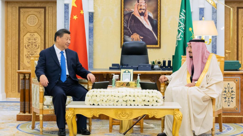 Xi reúne-se com rei Salman bin Abdulaziz Al Saud da Arábia Saudita