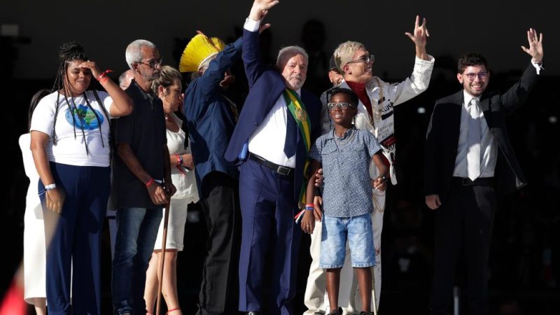 Xi parabeniza Lula pela posse como presidente do Brasil