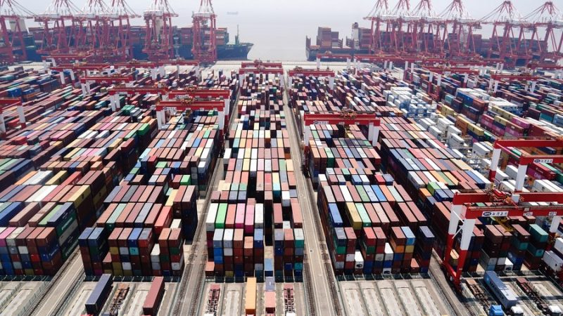 Porto de Shanghai permanece o terminal de contêineres mais movimentado do mundo em 2022