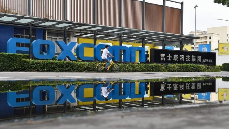 Fábrica da Foxconn em Zhengzhou retoma produção para atingir capacidade máxima