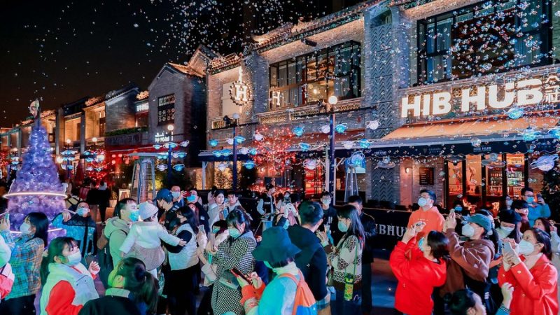 Consumo na China ganha força em meio à recuperação de comércio, turismo e restaurantes