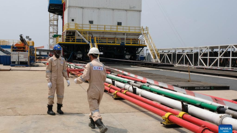 Uganda inicia produção comercial de petróleo
