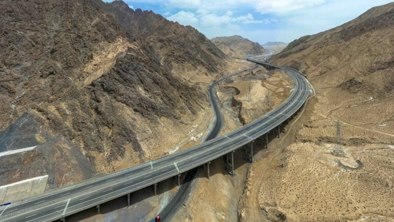 Xinjiang planeja investir mais de US$ 12 bilhões na construção de estradas