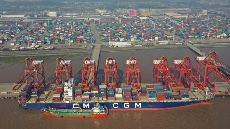 Movimentação de carga do porto chinês de Ningbo Zhoushan é a maior do mundo há 14 anos