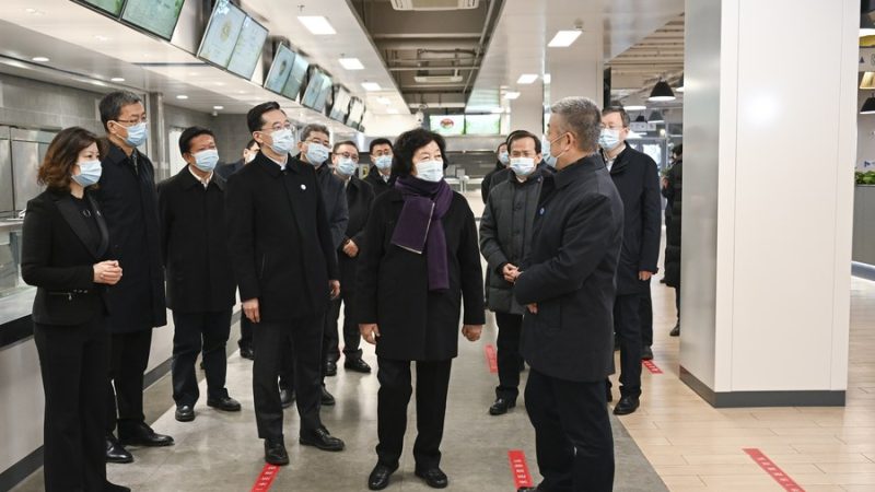 Escolas da China retomam vivacidade com início do semestre da primavera