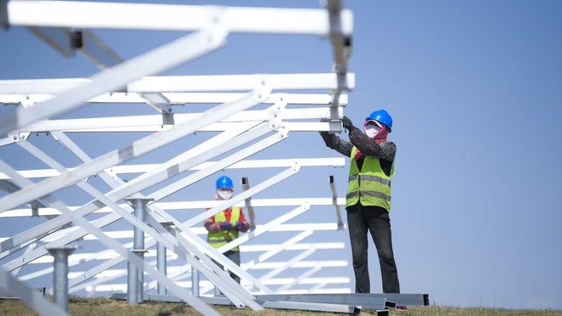 Indústria de energia renovável da China continua liderando a nível mundial, diz funcionário