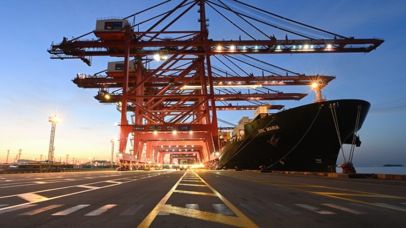 Investimento direto estrangeiro na China aumenta 14,5% em janeiro