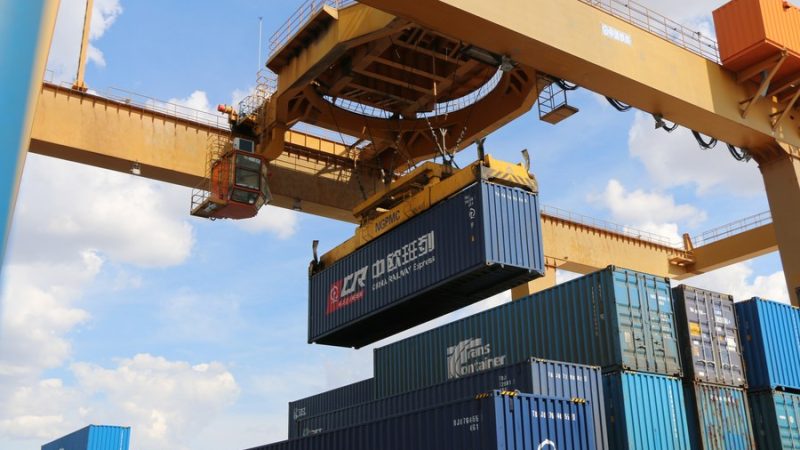 Maior porto terrestre chinês registra robusto comércio por trem de carga China-Europa