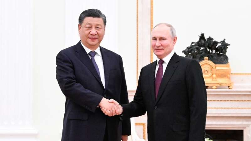 Xi reúne-se com Putin em Moscou