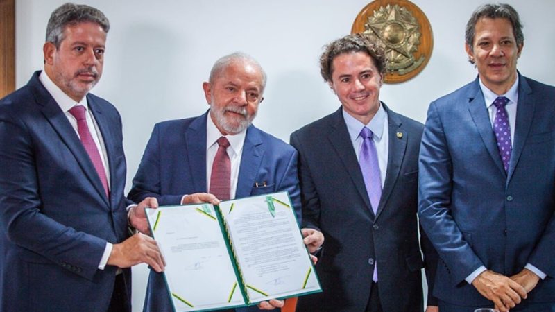 Governo brasileiro entrega ao Congresso sua proposta do novo arcabouço fiscal do país