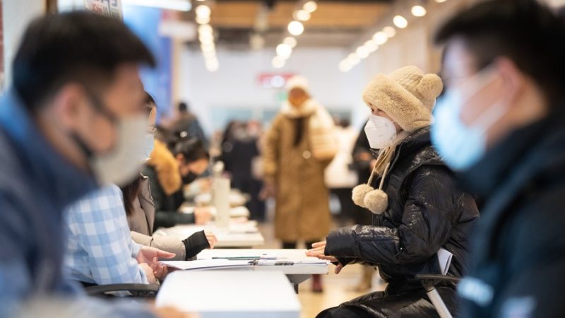 Taxa de desemprego na China cai em março