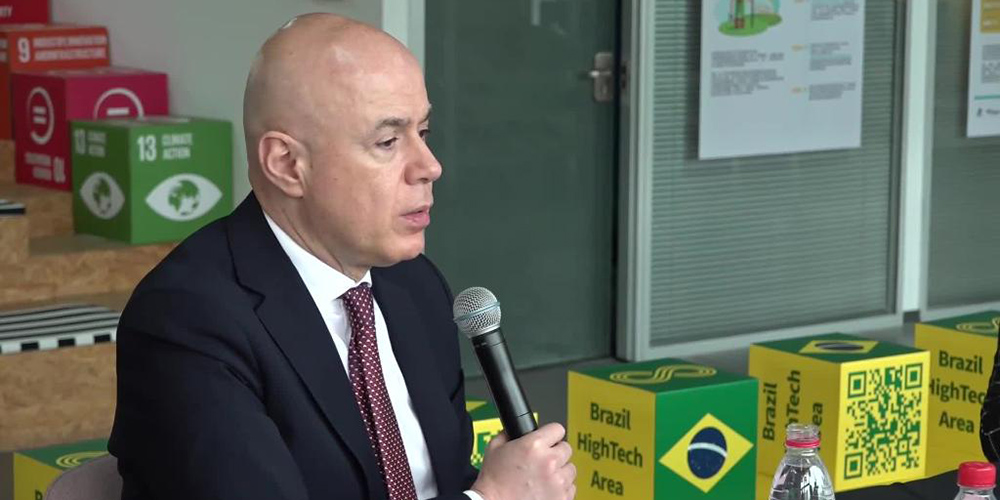 Comércio em moedas próprias facilita transação e diminui custo, diz diplomata brasileiro
