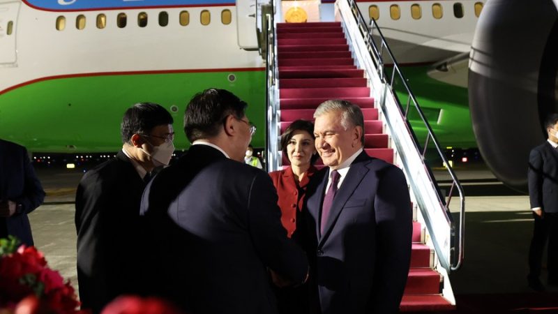Presidente uzbeque chega a Xi’an para Cúpula China-Ásia Central