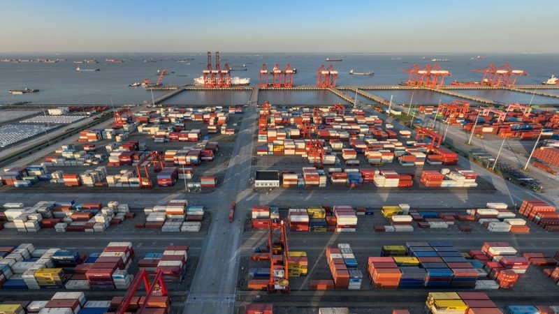 Investimento estrangeiro direto na China aumenta 2,2% nos primeiros quatro meses