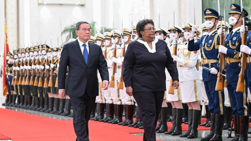 Premiês da China e de Barbados realizam conversações