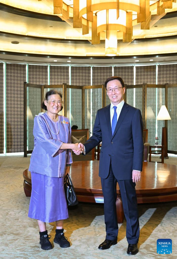 Vice-presidente chinês reúne-se com princesa tailandesa Sirindhorn