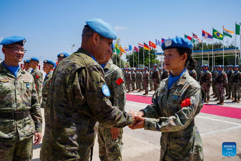 410 soldados da paz chineses no Líbano recebem medalhas da paz da ONU